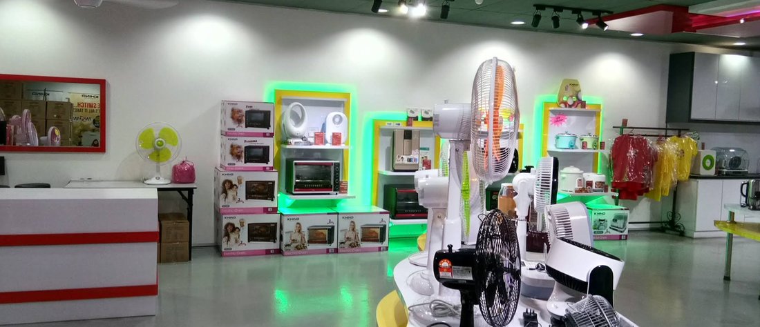 Ruang pameran produk di kilang Khind Sekinchan