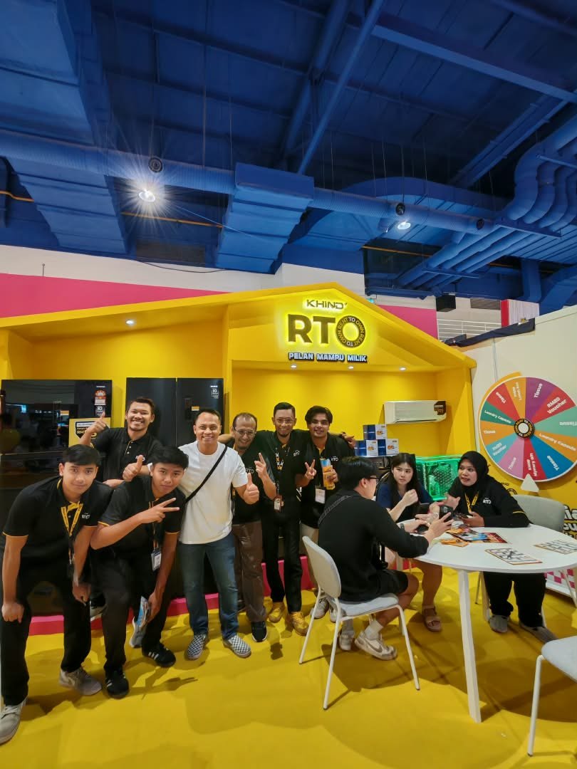 Pasukan Khind RTO di reruai kuning berbentuk rumah